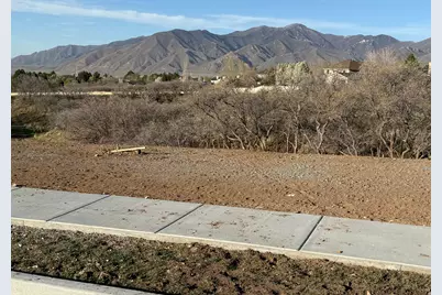 606 S Oakridge Dr E, Tooele, UT 84074 - Photo 4