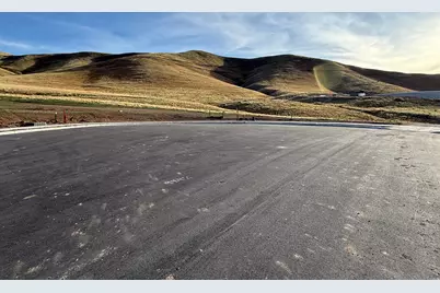 585 E Berkshire Dr S, Tooele, UT 84074 - Photo 2