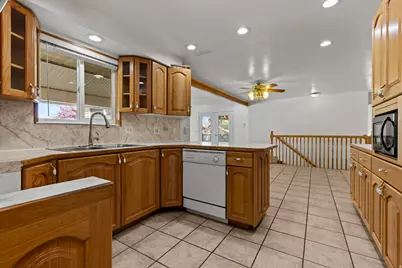 623 N 1000 W, Clearfield, UT 84015 - Photo 8