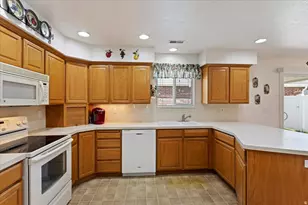 190 W Newbury Ln, Harrisville, UT 84414 - Photo 12