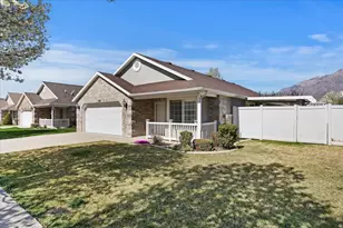 190 W Newbury Ln, Harrisville, UT 84414 - Photo 2