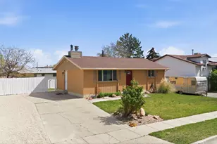 6043 S Aquarius Dr, Kearns, UT 84118 - Photo 2