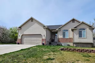 6516 S Apple Creek Ct W, Salt Lake City, UT 84118 - Photo 2