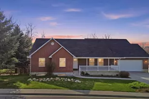 353 E Robin St, Smithfield, UT 84335 - Photo 2