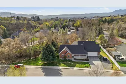 353 E Robin St, Smithfield, UT 84335 - Photo 2