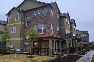 699 E Hillock Ct S, Draper, UT 84020 - Photo 2