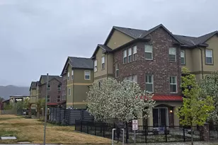 699 E Hillock Ct S, Draper, UT 84020 - Photo 4