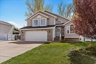 1149 W 1520 N, Clinton, UT 84015 - Photo 2