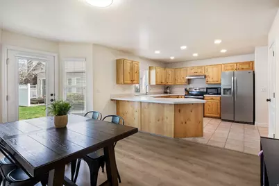 668 E Clearwater Dr, Layton, UT 84041 - Photo 14