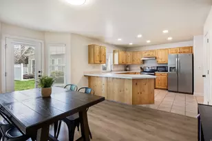 668 E Clearwater Dr, Layton, UT 84041 - Photo 14