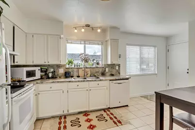 12669 S Old Fort Dr, Riverton, UT 84065 - Photo 6