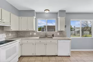 12669 S Old Fort Dr, Riverton, UT 84065 - Photo 6