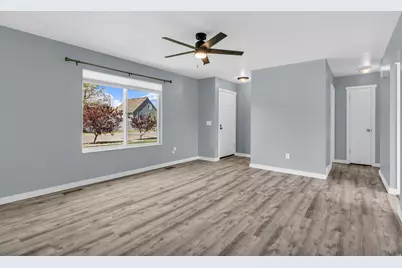 12669 S Old Fort Dr, Riverton, UT 84065 - Photo 4