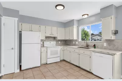 12669 S Old Fort Dr, Riverton, UT 84065 - Photo 8