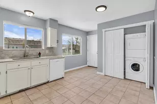 12669 S Old Fort Dr, Riverton, UT 84065 - Photo 4