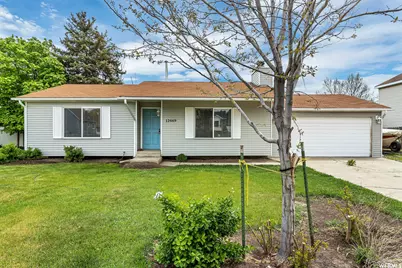 12669 S Old Fort Dr, Riverton, UT 84065 - Photo 2