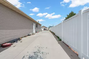 1901 Saddleback Dr, Enoch, UT 84721 - Photo 34