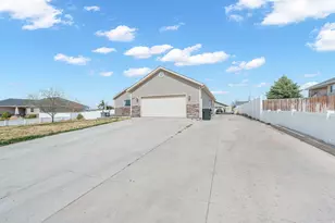 1901 Saddleback Dr, Enoch, UT 84721 - Photo 32