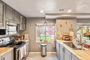 11940 S Pineridge Rd, Sandy, UT 84094 - Photo 36