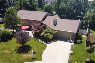 698 E 200 S, Bountiful, UT 84010 - Photo 2