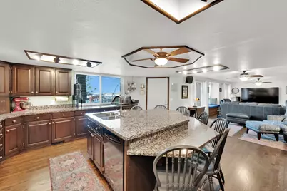 698 E 200 S, Bountiful, UT 84010 - Photo 10