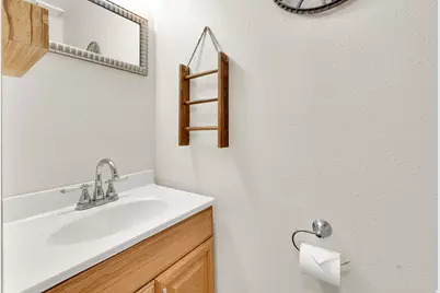 698 E 200 S, Bountiful, UT 84010 - Photo 28