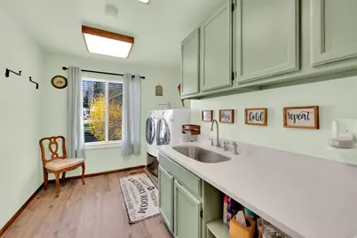 698 E 200 S, Bountiful, UT 84010 - Photo 18