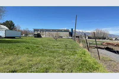 230 N 100 E, Hyrum, UT 84319 - Photo 8