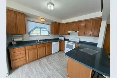 125 N 400 W, Price, UT 84501 - Photo 8