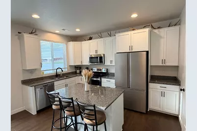 2126 W Lydia Ln, Syracuse, UT 84075 - Photo 4