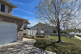 1186 N 2425 W, Layton, UT 84041 - Photo 2