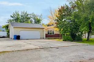 151 S 400 E, Hyrum, UT 84319 - Photo 1