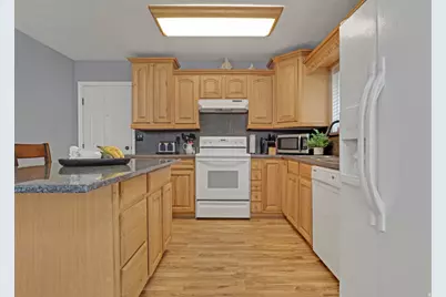 151 S 400 E, Hyrum, UT 84319 - Photo 8