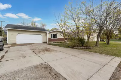 151 S 400 E, Hyrum, UT 84319 - Photo 2