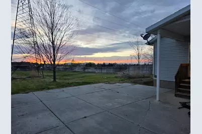 2023 N 1615 W, Clinton, UT 84015 - Photo 40