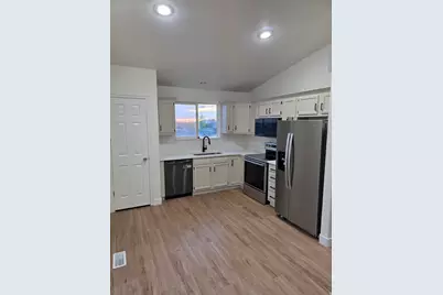 2023 N 1615 W, Clinton, UT 84015 - Photo 8