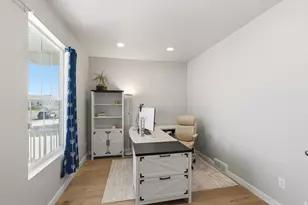 3233 W 2500 N, Clinton, UT 84015 - Photo 4