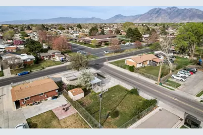 325 W Princeton Dr, Midvale, UT 84047 - Photo 32
