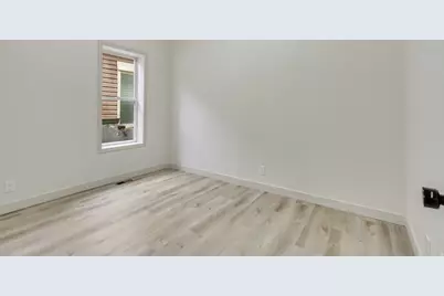 915 W 300 S, Salt Lake City, UT 84104 - Photo 14