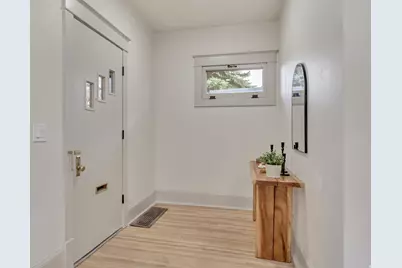 189 N M St E, Salt Lake City, UT 84103 - Photo 2