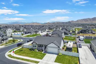 4764 N Gunsight Peak Dr, Eagle Mountain, UT 84005 - Photo 4