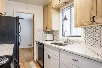 138 W 5818 S, Murray, UT 84107 - Photo 8