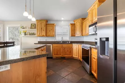 1872 S 2265 W, Syracuse, UT 84075 - Photo 10