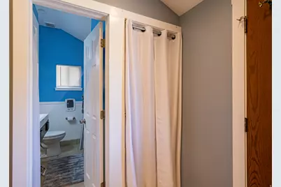 2315 E 6600 S, Cottonwood Heights, UT 84121 - Photo 36