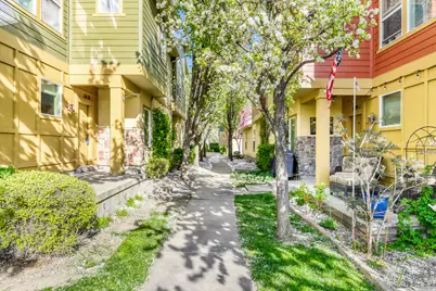 1114 N Shepard Creek Pkwy #10, Farmington, UT 84025 - Photo 2