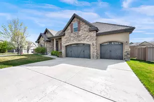 2141 W Aspen Wood Loop N, Lehi, UT 84048 - Photo 2