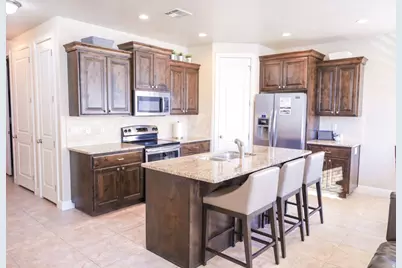 4285 E Razor Ridge Dr, Washington, UT 84780 - Photo 2