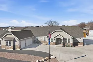 278 E Larsen Ln, Harrisville, UT 84404 - Photo 2