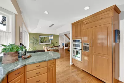 2198 E Iverson Woods Pl, Holladay, UT 84117 - Photo 10