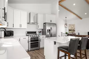 831 W Sunrise Cir, Garden City, UT 84028 - Photo 14